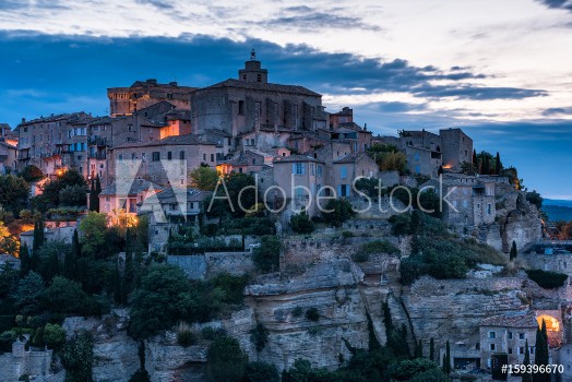 Image de Gordes town in ProvenceFrance at twilight